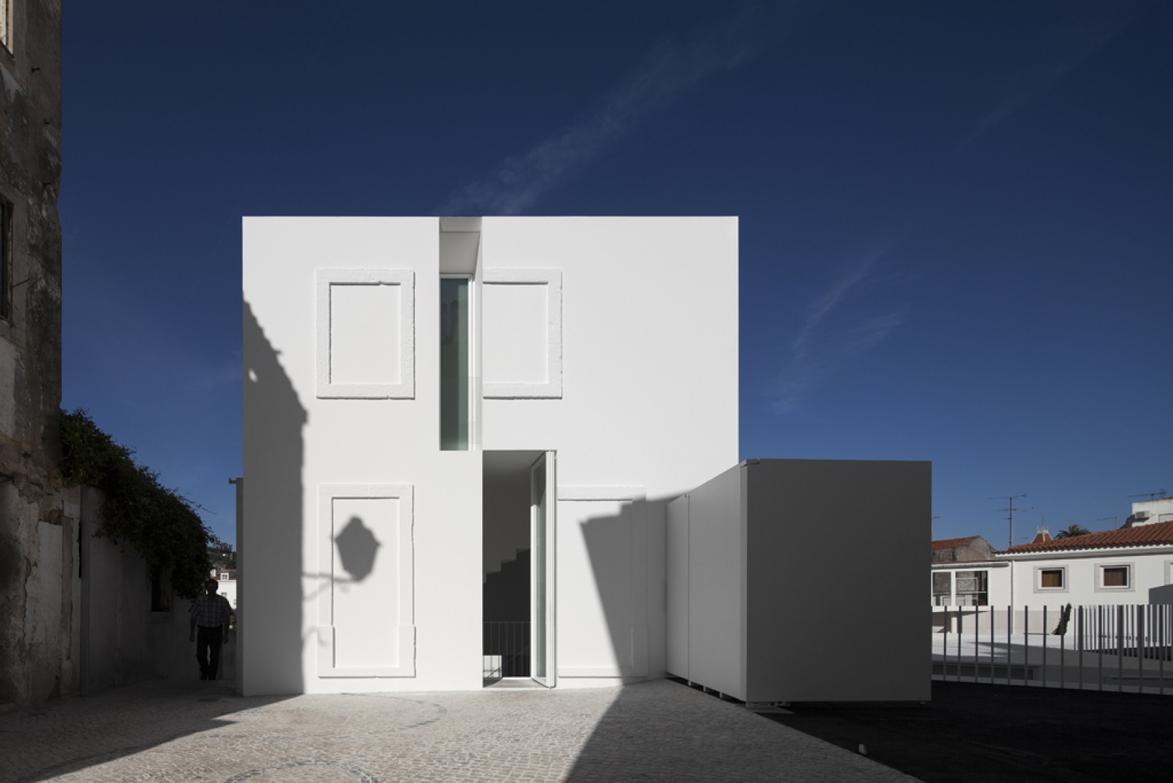 House in Alcobaça by Aires Mateus | METALOCUS